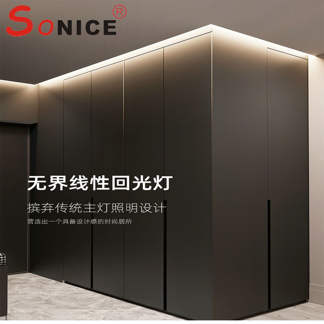 Ceiling corner reflective profile